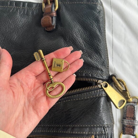 FOSSIL Tote Explorer Black Leather Crossbody Handbag - Picture 4 of 12